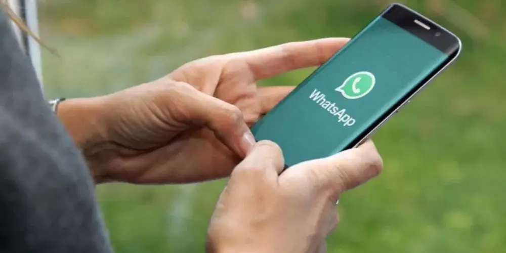WhatsApp en móvil