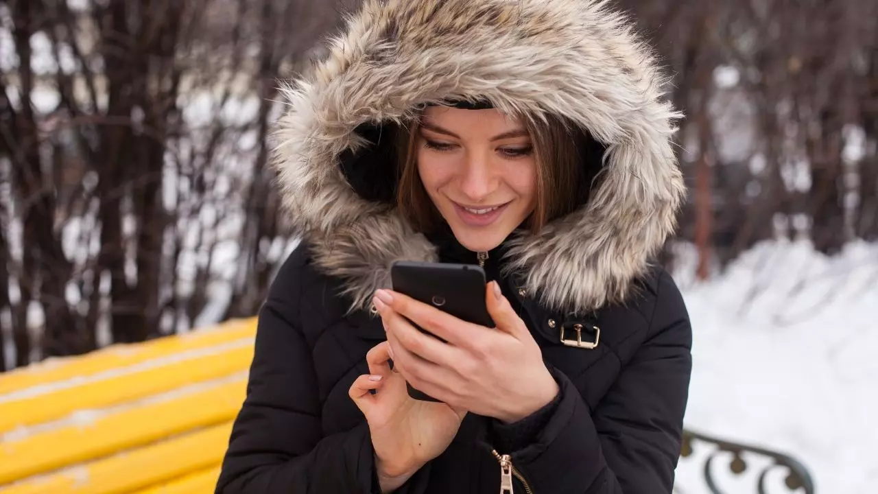 smartphone in cold